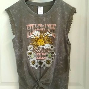 NWT Sleeveless Top S (3-5 )